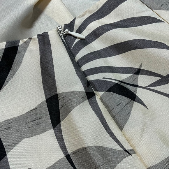 TALBOTS 100% Pure Silk Fully Lined Mini Pencil Skirt Side Zip Leaf Design Sz 10 - Picture 9 of 11